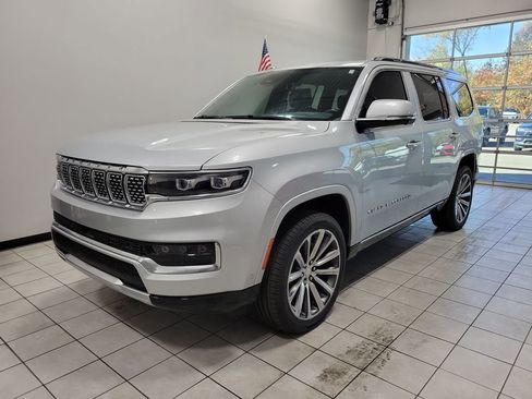 Used 2022 Jeep Grand Wagoneer Series II w/ Convenience Group III image 23