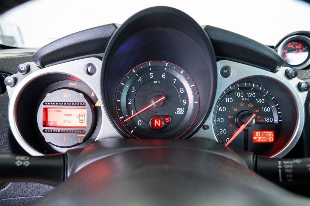 Used 2016 Nissan 370Z Touring Sport RWD image 14