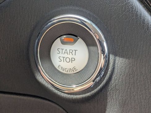 Used 2020 Nissan Pathfinder SV AWD/4WD image 22