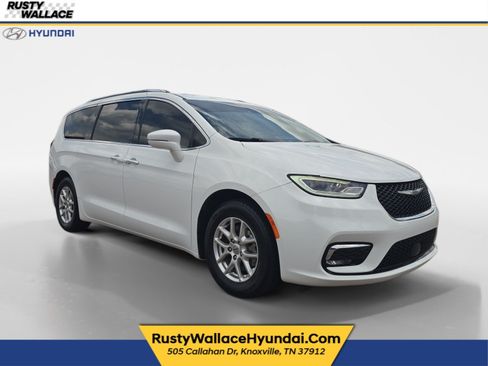 Used 2021 Chrysler Pacifica Touring-L FWD image 1
