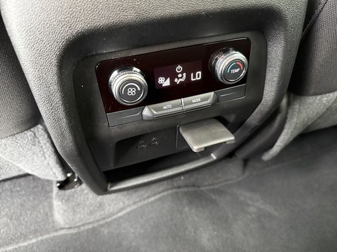 Used 2025 GMC Acadia Elevation image 27