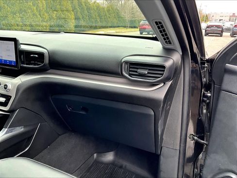 Used 2023 Ford Explorer XLT w/ Equipment Group 202A image 13