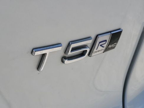Used 2020 Volvo XC40 T5 R-Design AWD/4WD image 8