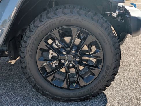 Used 2024 Jeep Wrangler Unlimited Sahara w/ Technology Group image 12