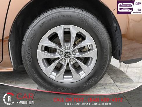 Used 2024 Toyota Sienna XLE image 14