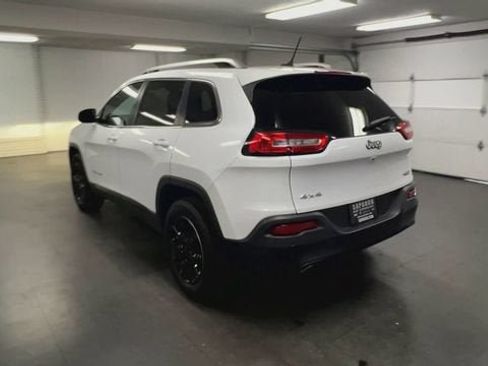 Used 2018 Jeep Cherokee Latitude w/ Safety Group AWD/4WD image 7