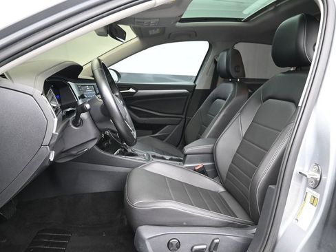 Used 2023 Volkswagen Jetta SE w/ Panoramic Sunroof Package FWD image 10