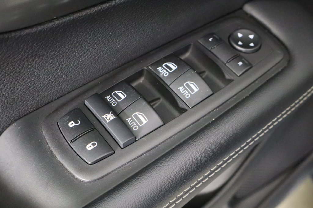Used 2025 Chrysler Pacifica Select FWD image 22