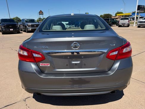 Used 2016 Nissan Altima 2.5 SV w/ Convenience Package FWD image 5