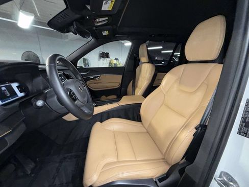 Used 2025 Volvo XC90 B6 Ultra AWD/4WD image 2