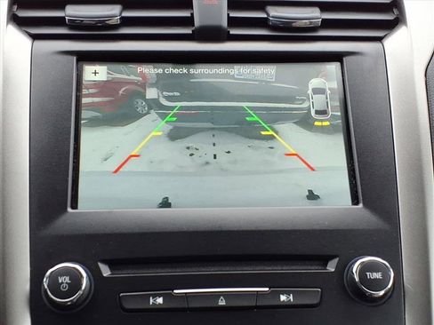 Used 2017 Ford Fusion SE w/ Fusion SE Technology Package image 18