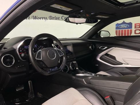 Used 2020 Chevrolet Camaro LT RWD image 13