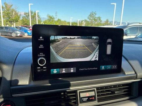 Used 2025 Honda Pilot Touring image 12