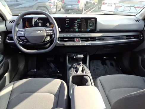 Used 2025 Kia K4 LXS image 8