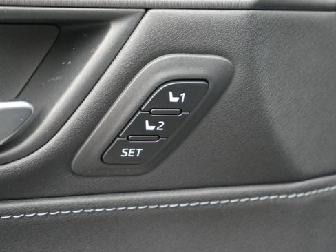 Used 2023 Toyota Venza Nightshade image 37