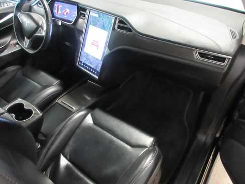 Used 2017 Tesla Model X 75D AWD/4WD image 17