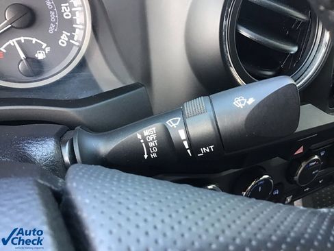 Used 2022 Toyota Tacoma TRD Off-Road image 32