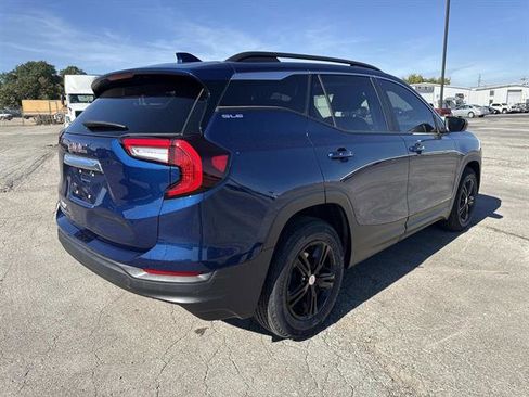 Used 2023 GMC Terrain SLE w/ Driver Convenience Package image 3