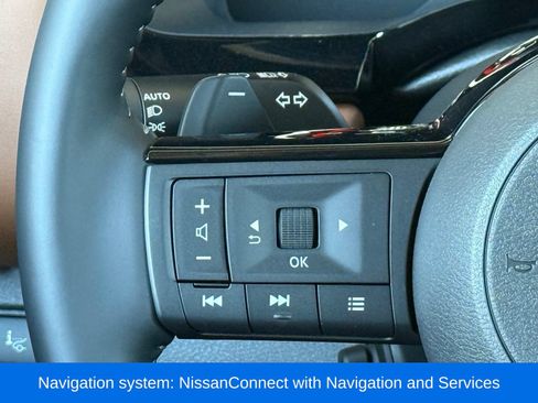 Used 2025 Nissan Pathfinder Platinum AWD/4WD image 31