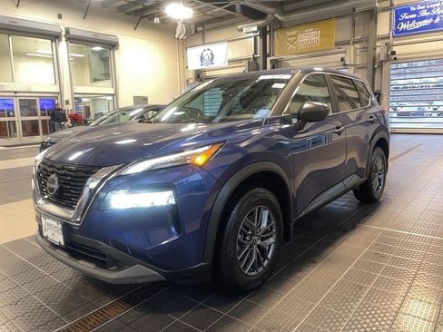 Used 2023 Nissan Rogue S image 2