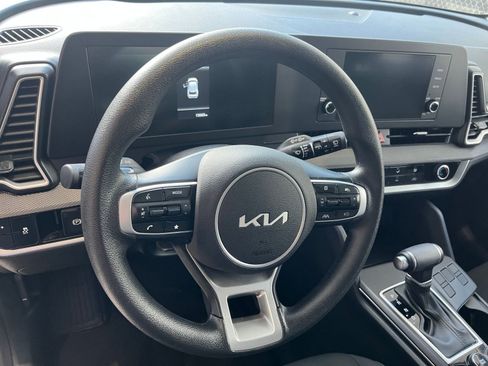 Used 2025 Kia Sportage LX image 28