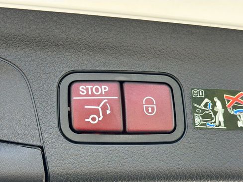 Used 2025 Mercedes-Benz GLE 450 4MATIC w/ AMG Line Exterior image 13