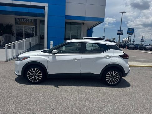 Used 2024 Nissan Kicks SV FWD image 2