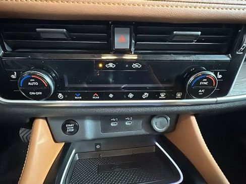 Used 2024 Nissan Rogue Platinum w/ Platinum Premium Package AWD/4WD image 22