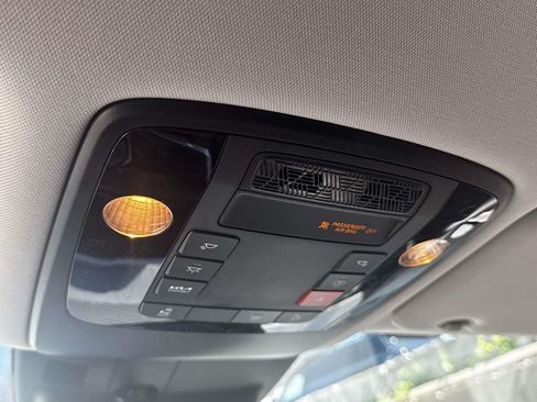 Used 2026 Kia Carnival FWD image 32