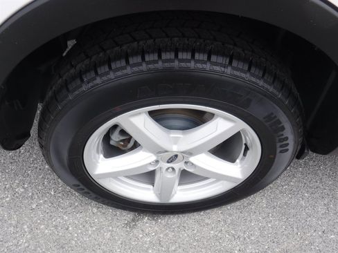 Used 2018 Ford Explorer XLT w/ Equipment Group 202A image 4