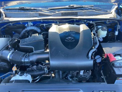 Used 2017 Toyota Tacoma TRD Sport w/ Tow Package (A/T) image 38