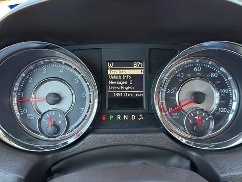 Used 2016 Chrysler Town & Country Touring FWD image 15