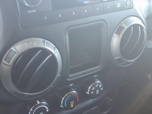 Used 2017 Jeep Wrangler Unlimited Sport image 26