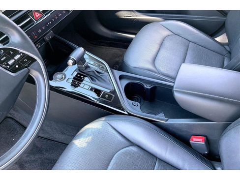 Used 2023 Kia Niro SX Touring FWD image 15