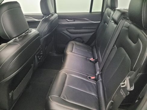 Used 2023 Jeep Grand Cherokee Limited image 18