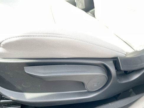 Used 2025 Hyundai Tucson SE image 38