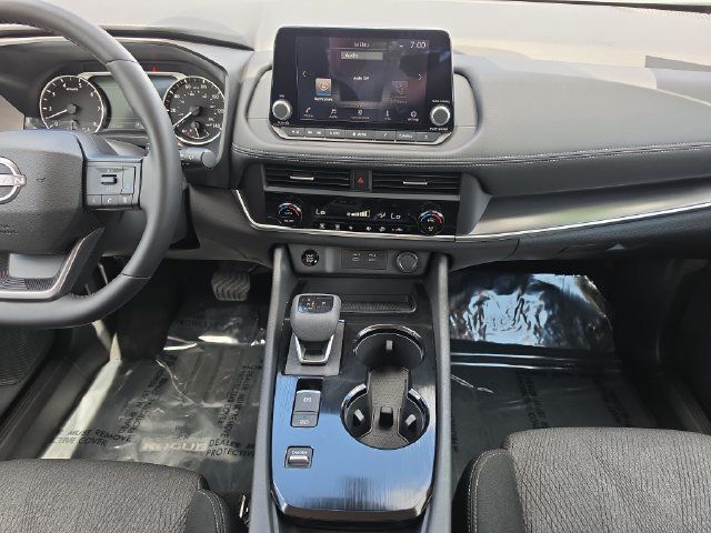 Used 2026 Nissan Rogue SV FWD image 11