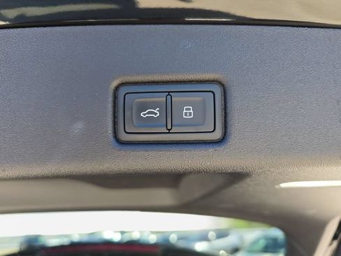 Used 2025 Audi Q5 Premium w/ Convenience Package AWD/4WD image 16
