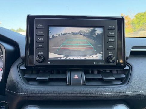 Used 2020 Toyota RAV4 XLE FWD image 20