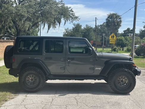 Used 2018 Jeep Wrangler Unlimited Sport S AWD/4WD image 6
