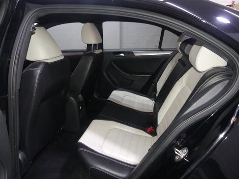 Used 2016 Volkswagen Jetta Sport image 24