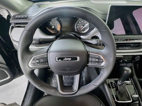 Used 2022 Jeep Compass Latitude AWD/4WD image 11