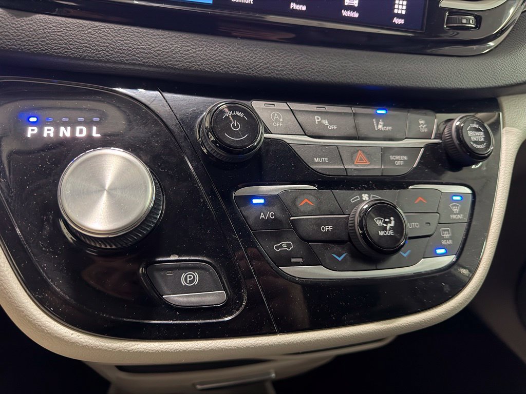 Used 2024 Chrysler Pacifica Touring-L FWD image 21