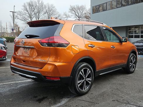Certified 2019 Nissan Rogue SV w/ Premium Package image 6