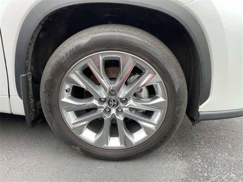 Used 2023 Toyota Highlander Limited image 7