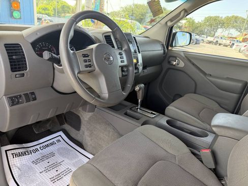 Used 2015 Nissan Frontier SV w/ SV Value Truck Package RWD image 10