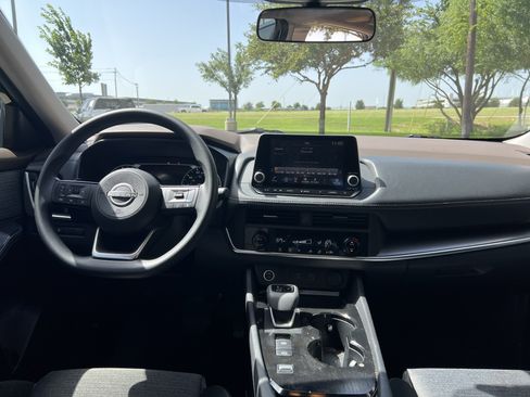 Used 2023 Nissan Rogue SV FWD image 24