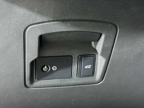 Used 2023 Land Rover Range Rover Velar R-Dynamic S image 10