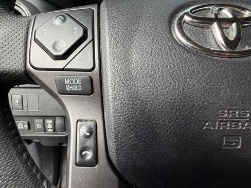 Used 2022 Toyota Tacoma TRD Sport w/ TRD Premium Sport Package AWD/4WD image 19