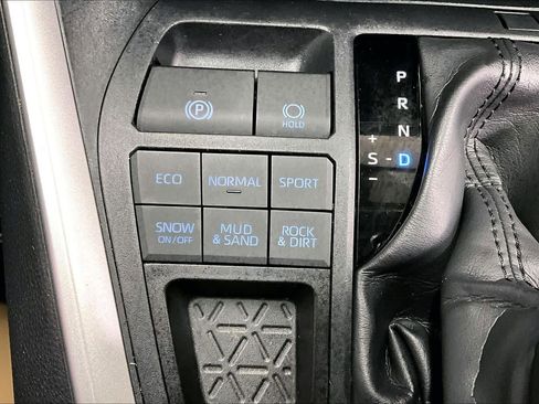 Used 2020 Toyota RAV4 XLE Premium image 38